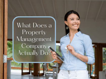 An image of smiling female property manager holding keys of the rental property {{brizy_dc_image_alt entityId=